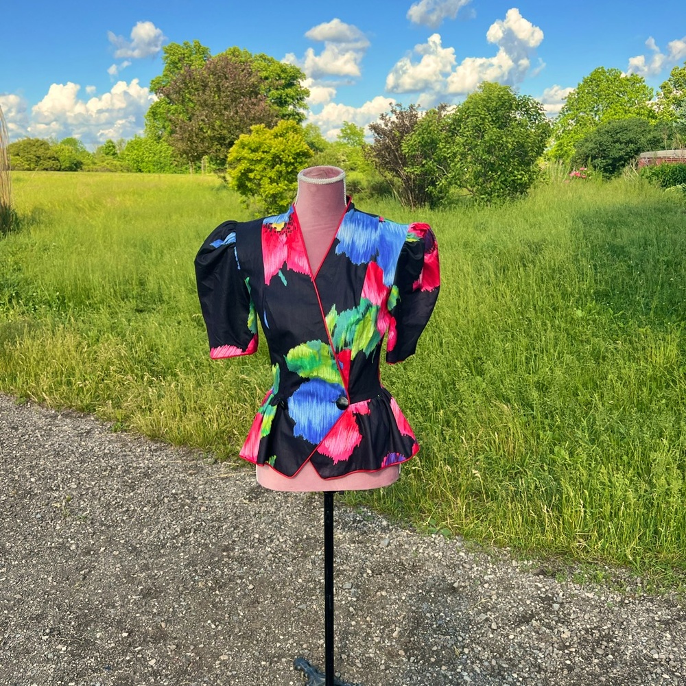 Vintage, puffy sleeve peplum top